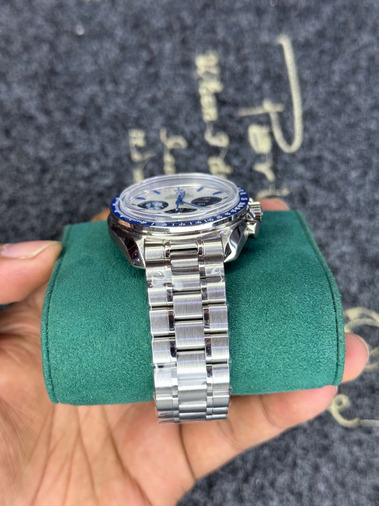 Omega Speedmaster Snoopy- Top